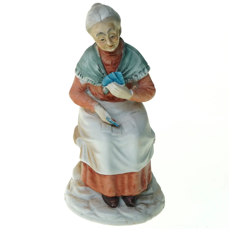 Kortspillende Ældre Dame Keramikfigur, "Bedstemor med Slaw i" (str. 16 x 8 cm)