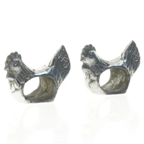 Sølvfarvede Hønse servietringe med høne figurer (str. 7 x 4 x 3 cm)
