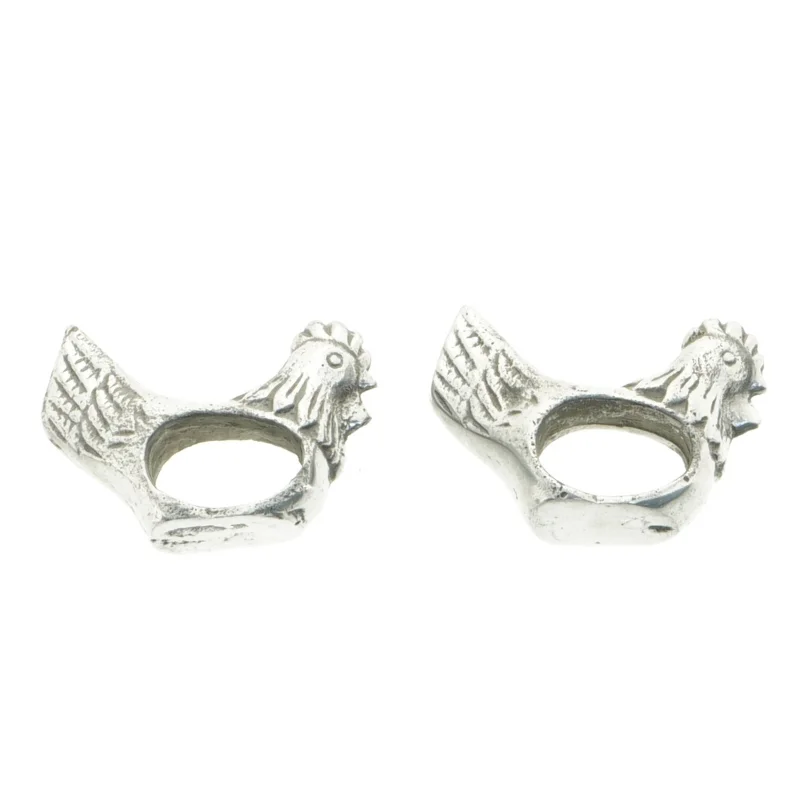 Sølvfarvede Hønse servietringe med høne figurer (str. 7 x 4 x 3 cm)