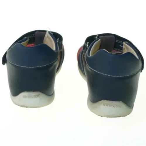 Sandaler i åndbart læder fra Geox (str. 24)