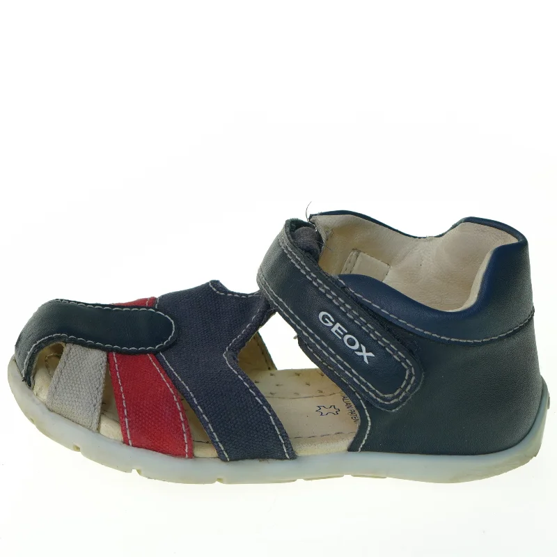 Sandaler i åndbart læder fra Geox (str. 24)