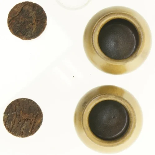 2 stk. Keramik Opbevaringskrukker med kork propper (str. 11 x 9 cm)