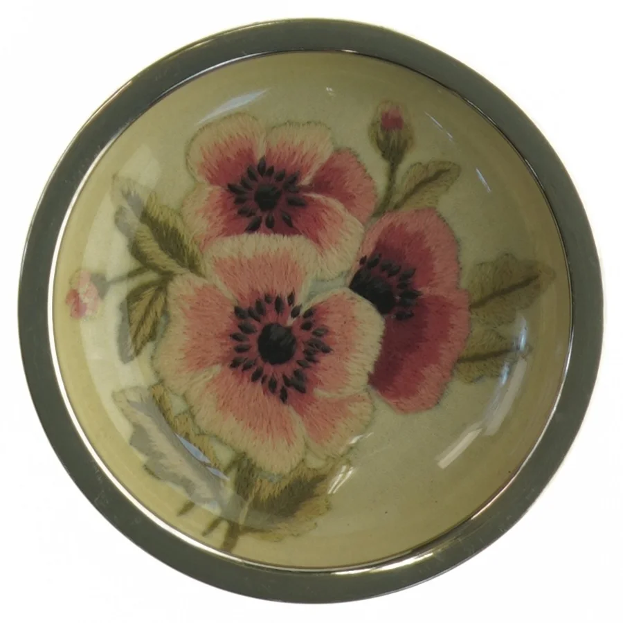 Dekorativ skål med broderet blomstermotiv Lyserøde franske anemoner (str. Diameter 12,5 cm)