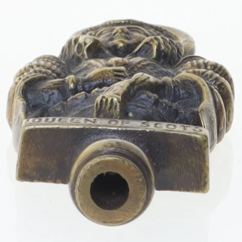 Antik Messing Figur af Mary Queen of Scots vedhæng (str. 9,5x3,5 cm)