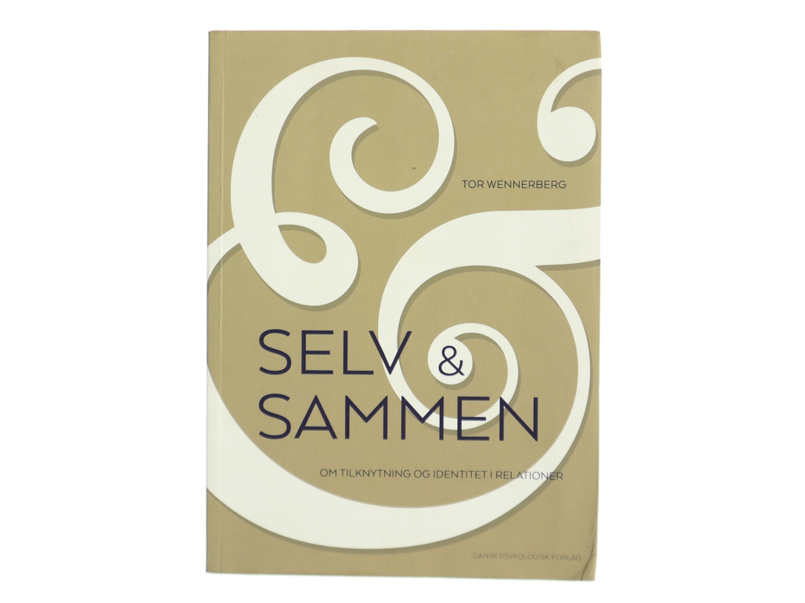 Selv & sammen : om tilknytning og identitet i relationer af Tor Wennerberg (Bog)
