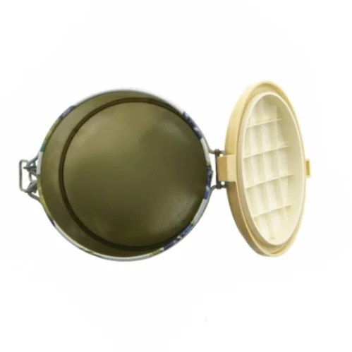 Metalbeholder med blåbærmotiv fra Mega (str. Ø. elve cm. længde. 20 cm)