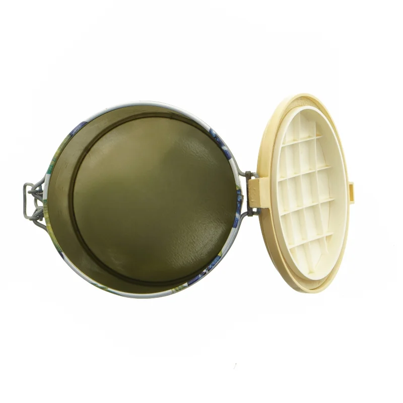 Metalbeholder med blåbærmotiv fra Mega (str. Ø. elve cm. længde. 20 cm)