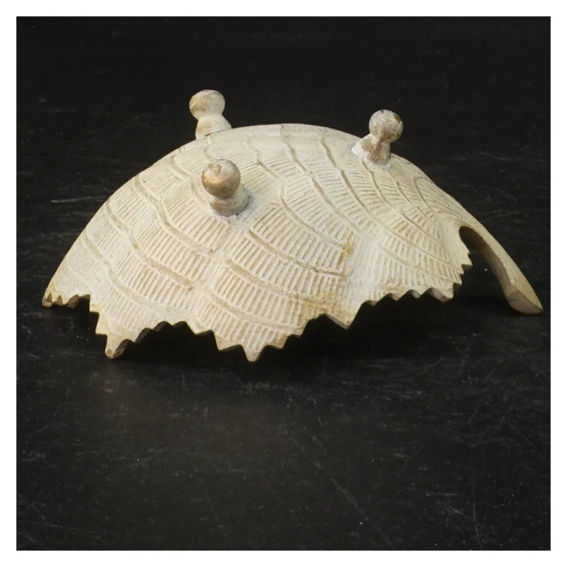 Metal Skål formet som et blad med stilk