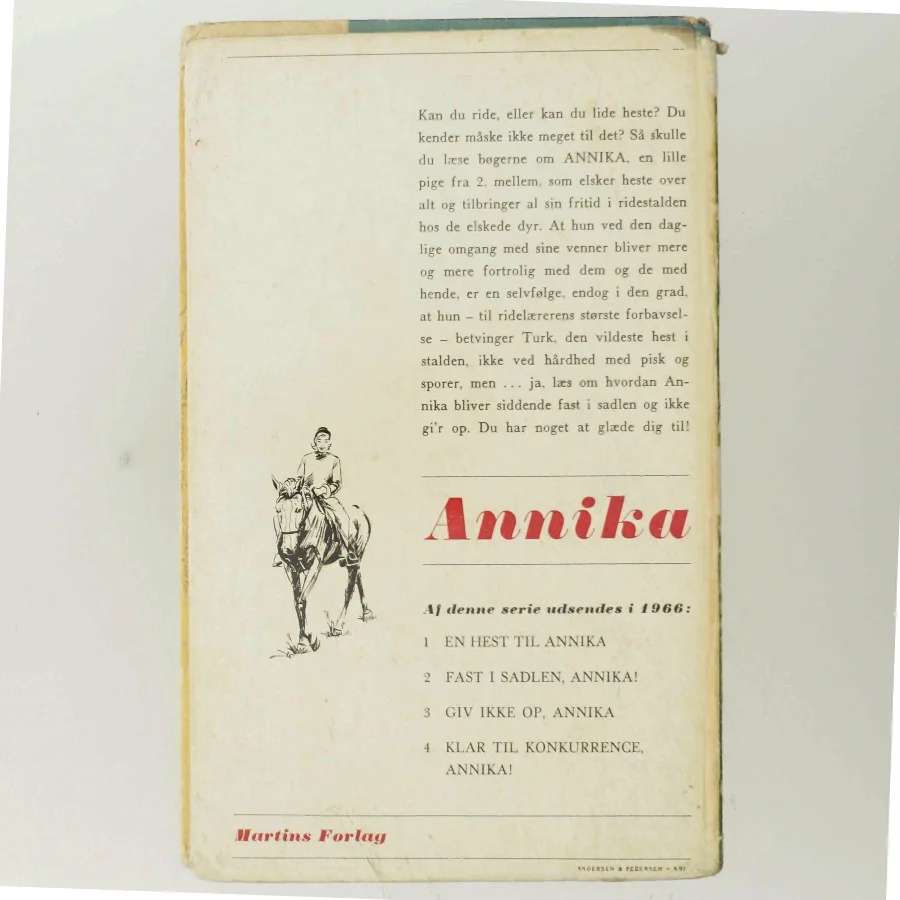 Gamle pige bøger om Annika og andre historier