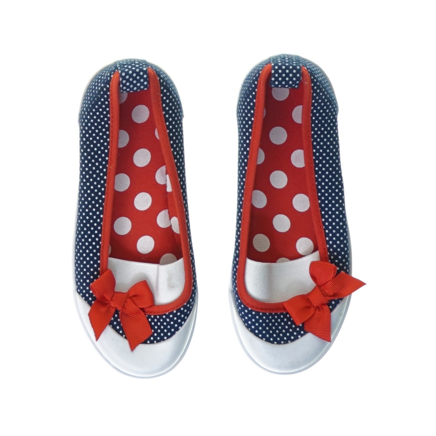 UDEN BRUGSSPOR Ballerina Sko med elastik og sløjfer fra H&M (str. 28)