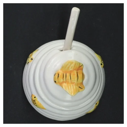 Honningkrukke med låg og ske (str. 10 komma 5 x 9 cm)