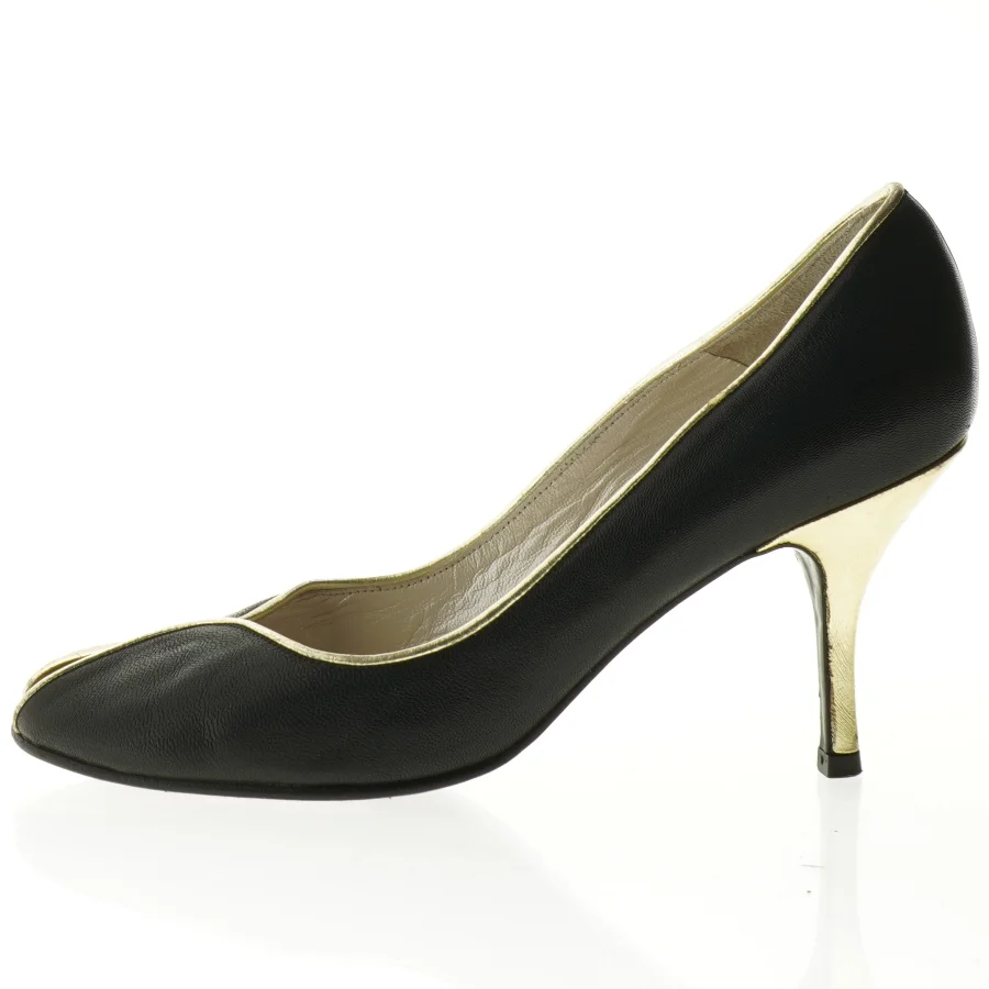 Sorte stiletter med guld detalje (str. 39)