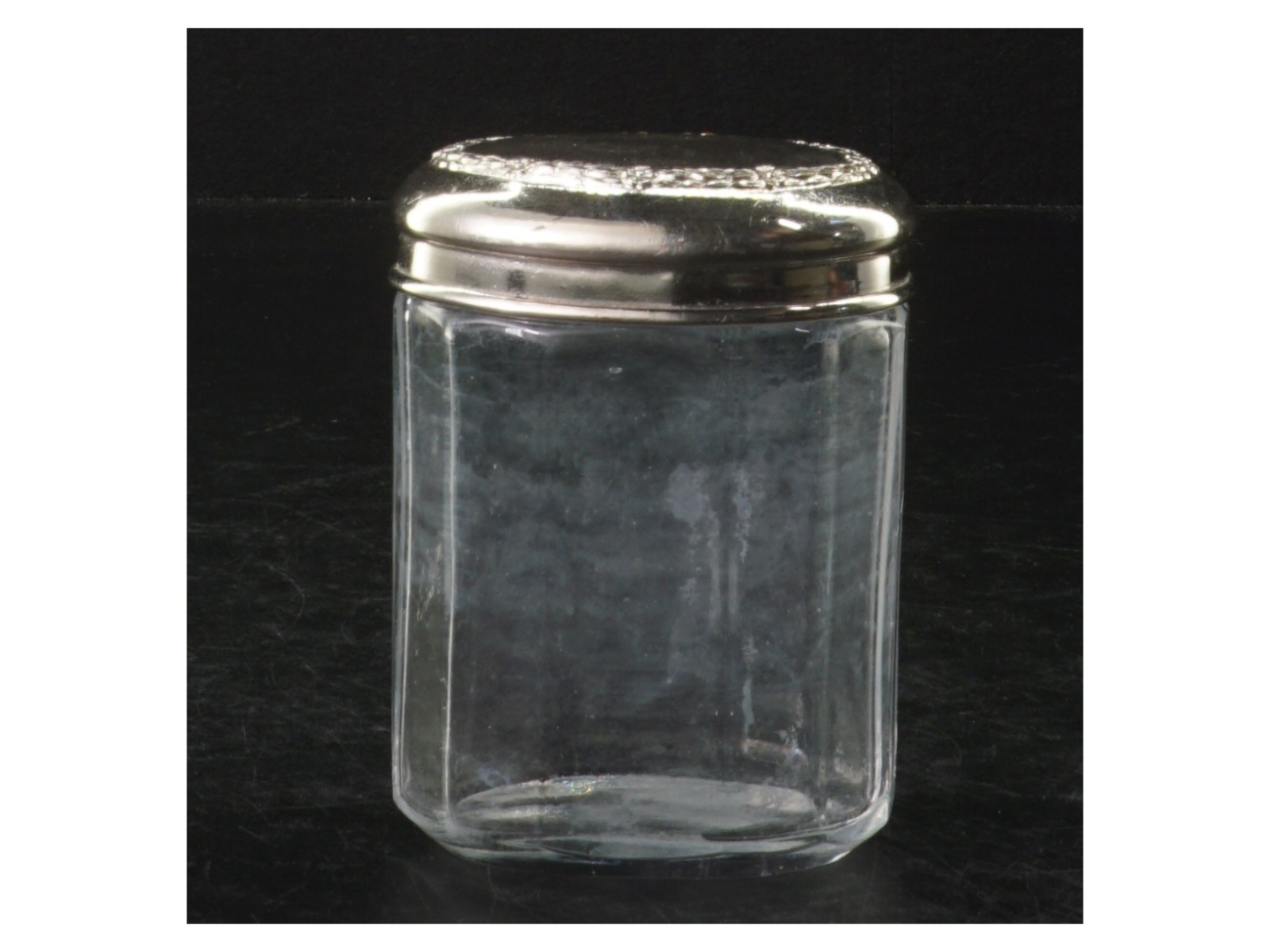 Dekorativt oval glas beholder med sølvlåg m. blomstermønster (str. 10 x. 7 cm)