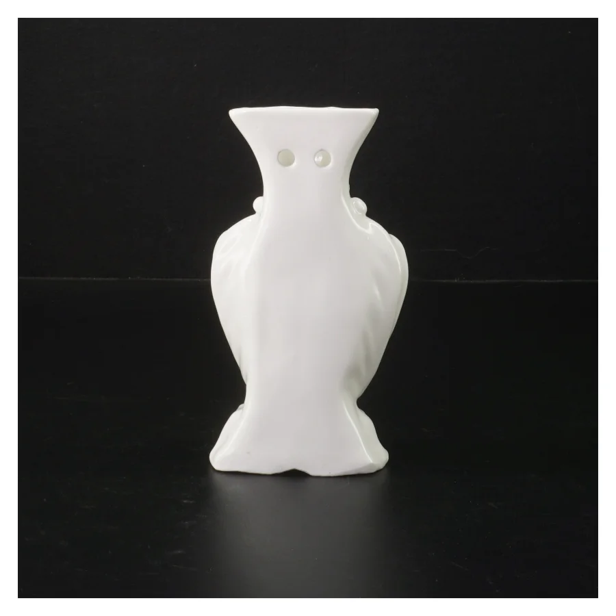 Hvid porcelænsvase til ophæng med blomsterdekor (str. 14 x. 8 cm)