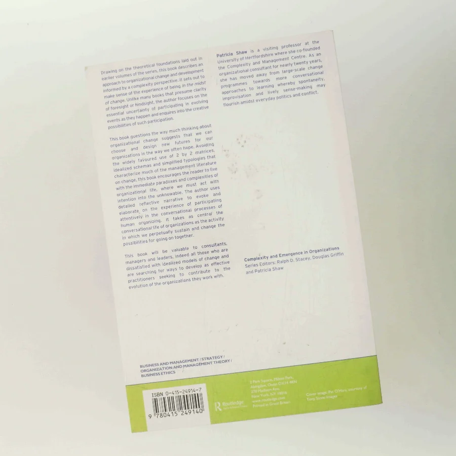 Changing conversations in organizations : A complexity approach to change af Patricia Shaw (Bog)