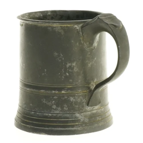 Gammel målebæger i metal (str. 9 x 8 cm)
