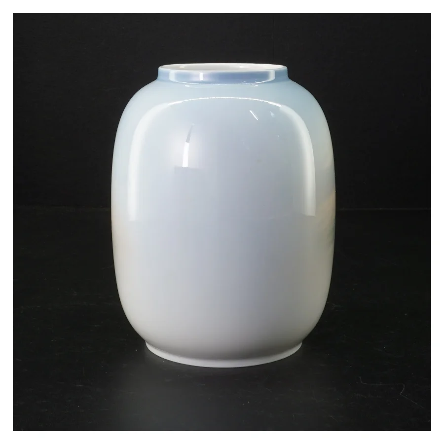 Håndmalet Lyngby Porcelænsvase (str. H 17 cm)