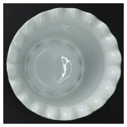 Porcelænskrukke med rosemønster (str. H. 12 cm. ø. 15 cm)