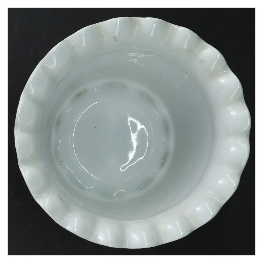 Porcelænskrukke med rosemønster (str. H. 12 cm. ø. 15 cm)