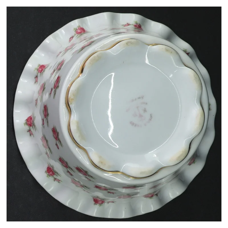 Porcelænskrukke med rosemønster (str. H. 12 cm. ø. 15 cm)