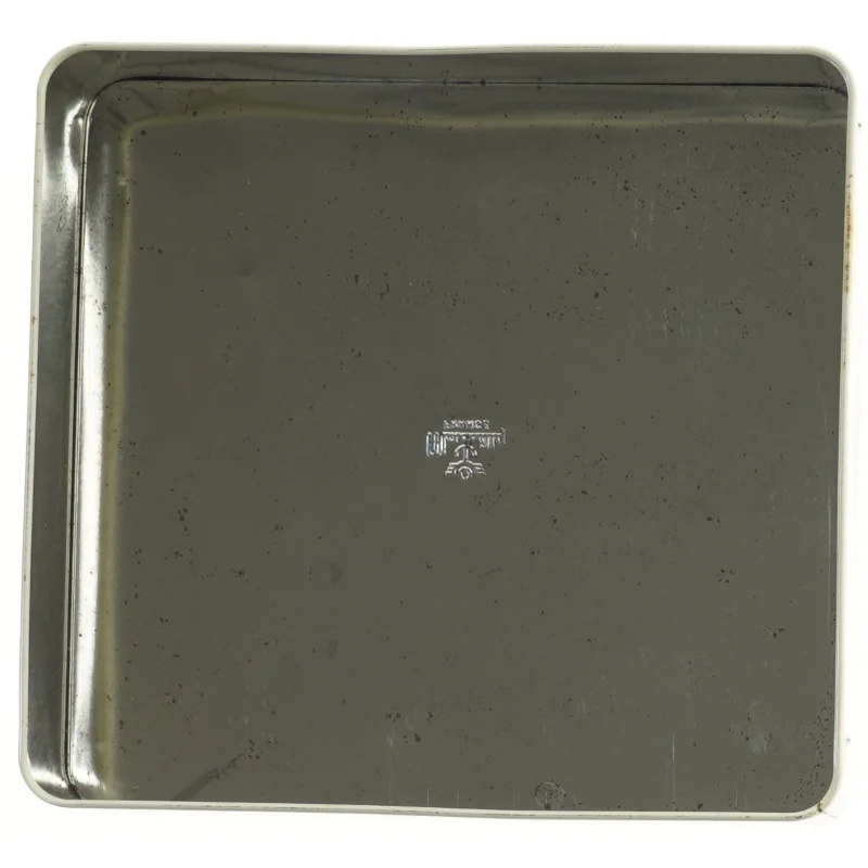 Dekoreret metalæske fra Massilly (str. 22x23x7 cm)