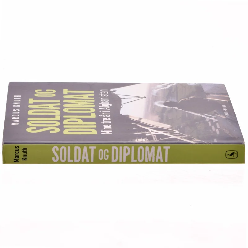 Soldat og diplomat : mine tre år i Afghanistan af Marcus Knuth (f. 1976) (Bog)