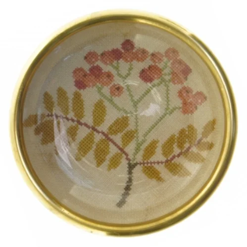 Håndlavet Broderiskål med rønnebær motiv (str. 12 x 3 cm)