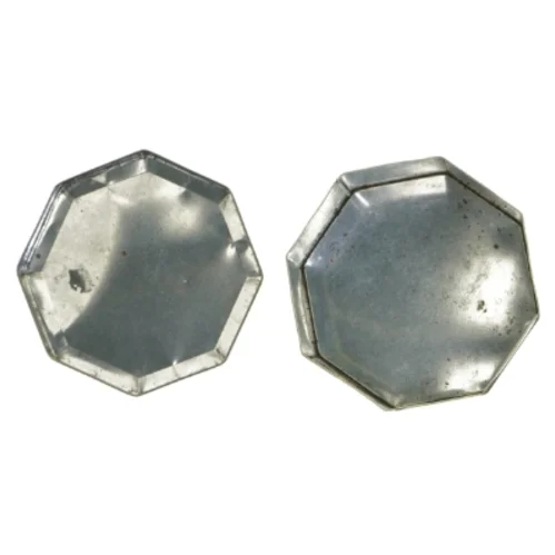 Ældre ottekantet kagedåse med flotte kvindeportrætter (str. 10 x 14 cm)