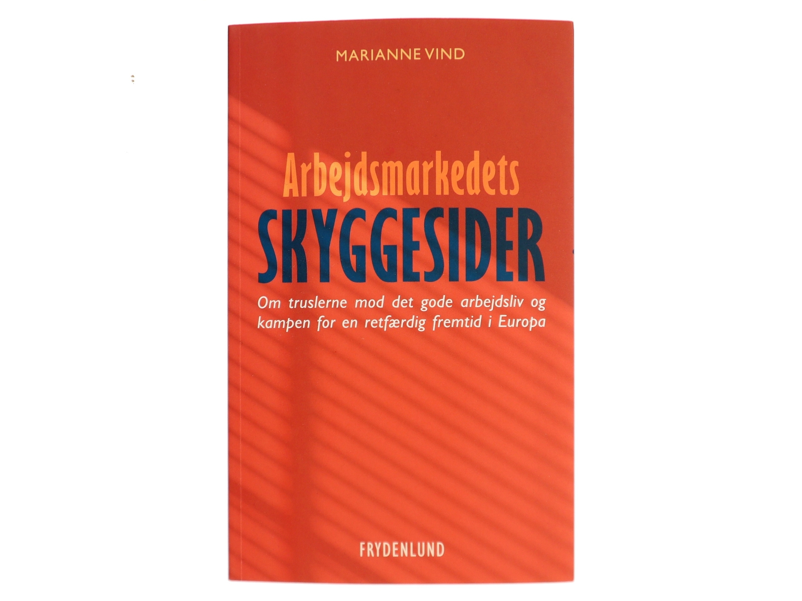 Arbejdsmarkedets skyggesider : om truslerne mod det gode arbejdsliv og kampen for en retfærdig fremtid i Europa af Marianne Vind (Bog)