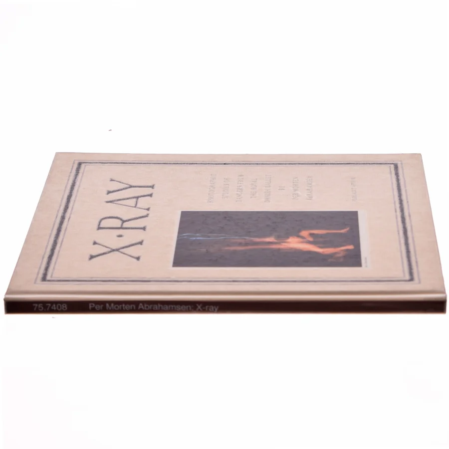 'X Ray - Photographic studies of dancers from The Royal Danish Ballet.' (bog) fra Forlaget Aftryk
