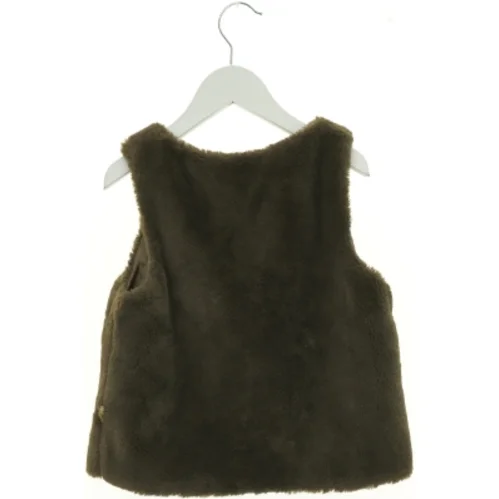 Vest i pels fra Pomp de Lux (str. 134 cm)