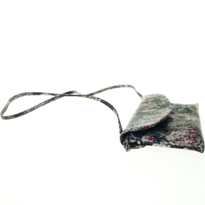 Blomstret glimmer Taske med aftagelig rem og dustbag fra Peter Kaiser (str. 14 x 28 cm)