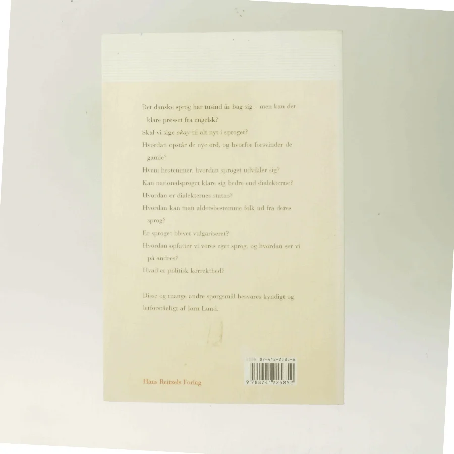 Sproglig status : syv kapitler om det danske sprog af Jørn Lund (f. 1946) (Bog)