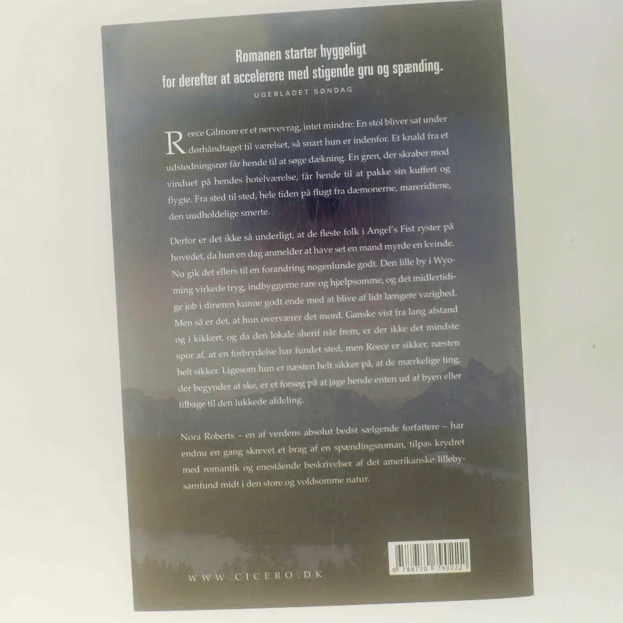 Månens mørke side af Nora Roberts (Bog)