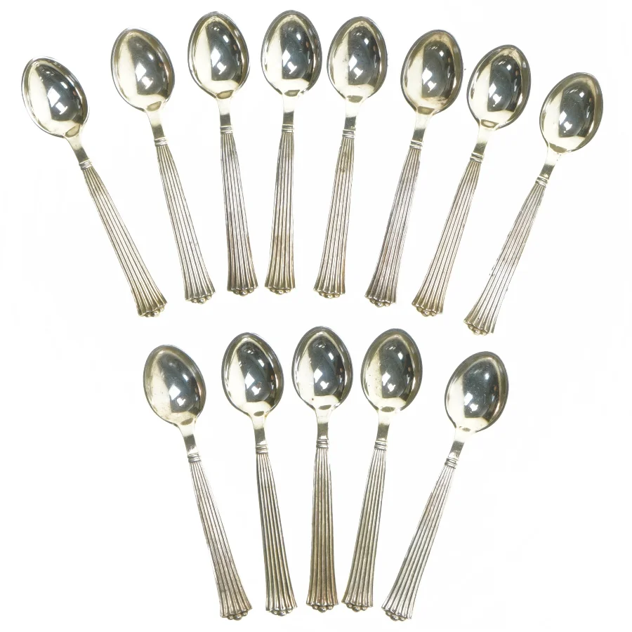Diplomat sølvplet Sæt med gafler og skeer (11 stk kagegafler. 14 cm. 13 teskeer. 11,5 cm)