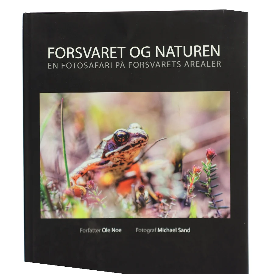 Forsvaret og naturen : en fotosafari på forsvarets arealer af Ole Noe (Bog)