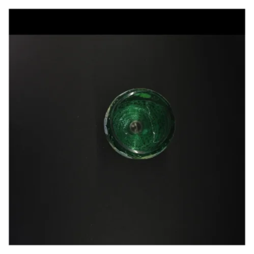 Dekoreret grøn glasvase (str. 18 og en halv x 12 cm)