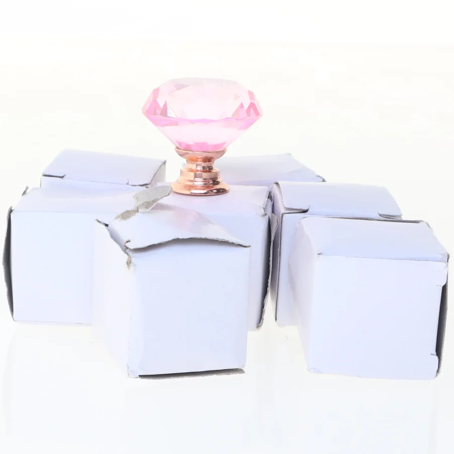 Rosa diamantformede knopper fra Pujang Co., Ltd (str. 8 styk, 3x3 cm)