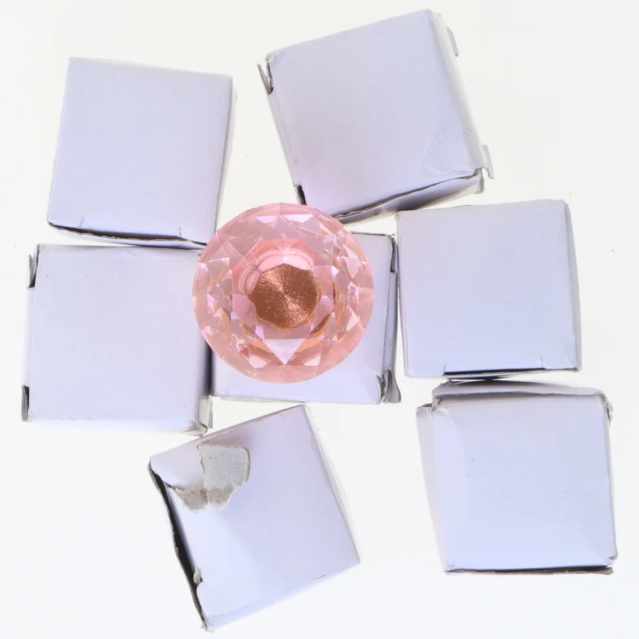 Rosa diamantformede knopper fra Pujang Co., Ltd (str. 8 styk, 3x3 cm)