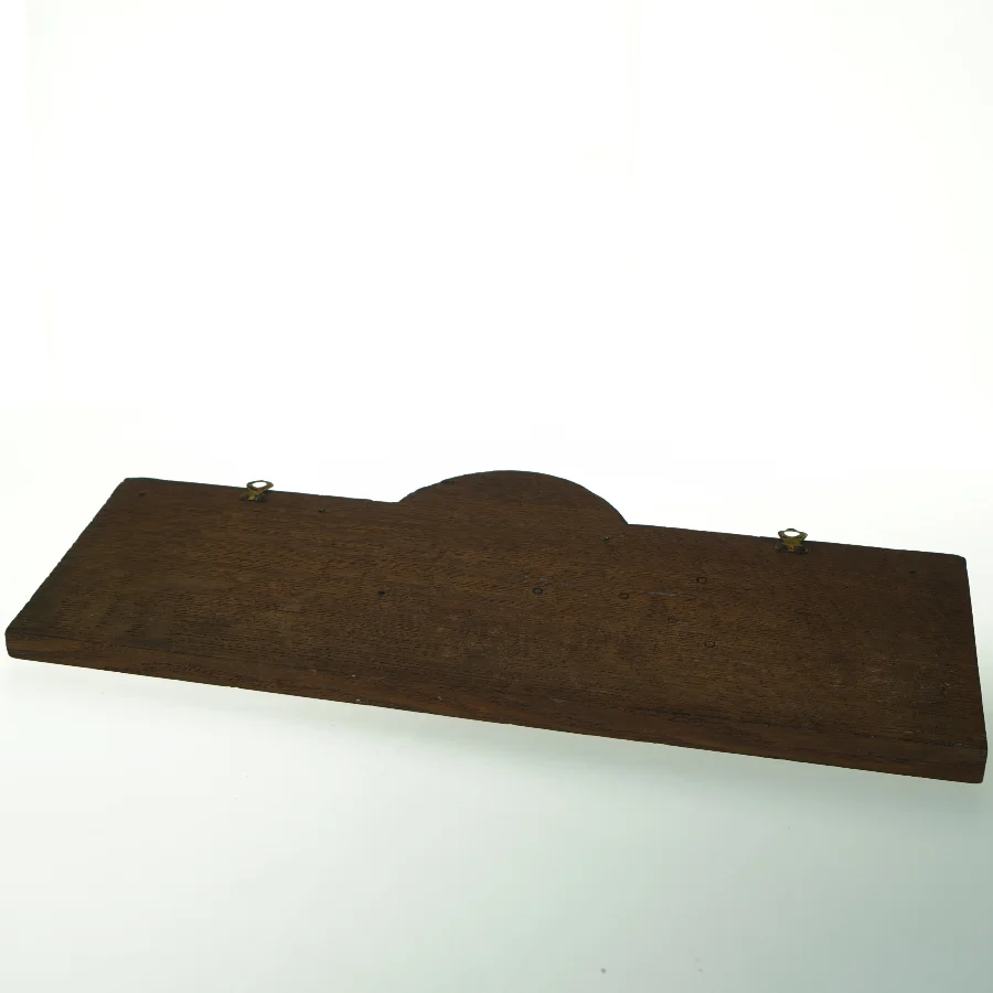 Antik udskåret nøglebræt i massivt træ med messing detaljer (str. 47x14,5 cm)
