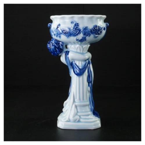 Porcelænsfigur med fad og blomster (str. 23 x 13 cm)