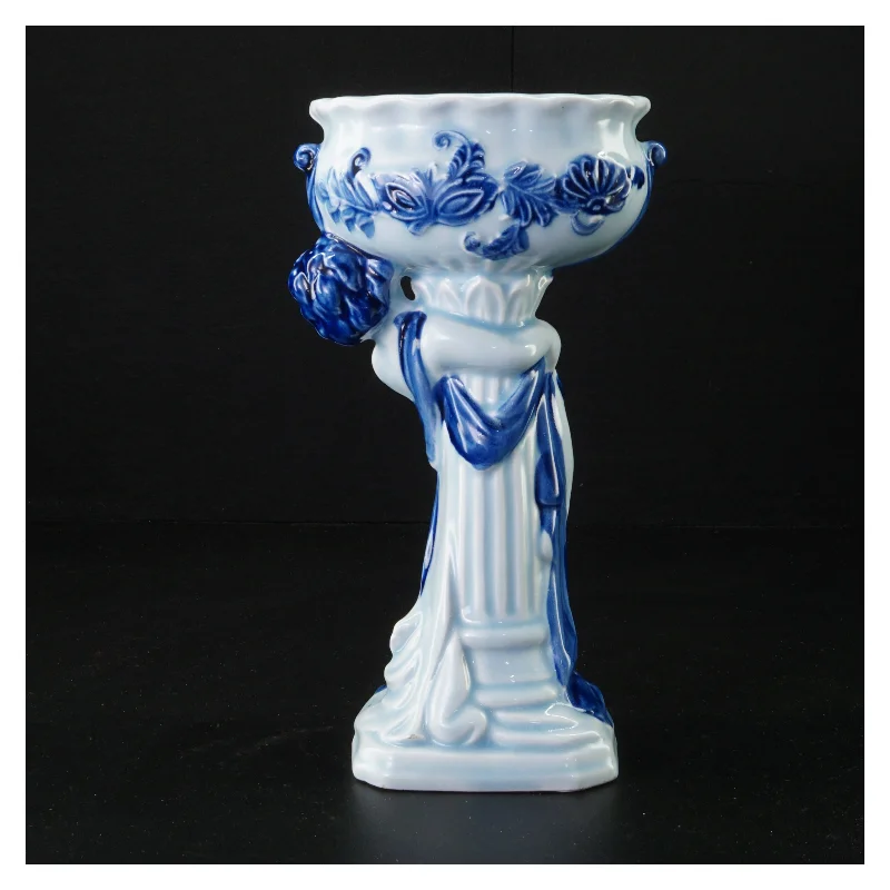 Porcelænsfigur med fad og blomster (str. 23 x 13 cm)