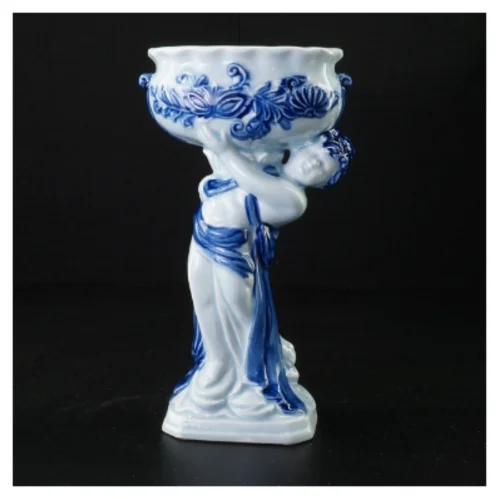 Porcelænsfigur med fad og blomster (str. 23 x 13 cm)