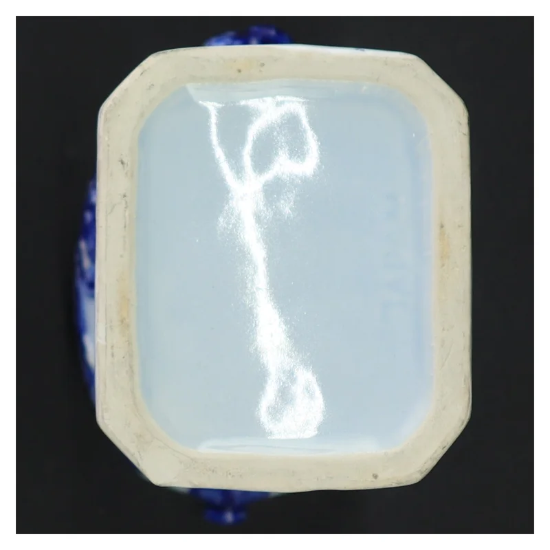 Porcelænsfigur med fad og blomster (str. 23 x 13 cm)