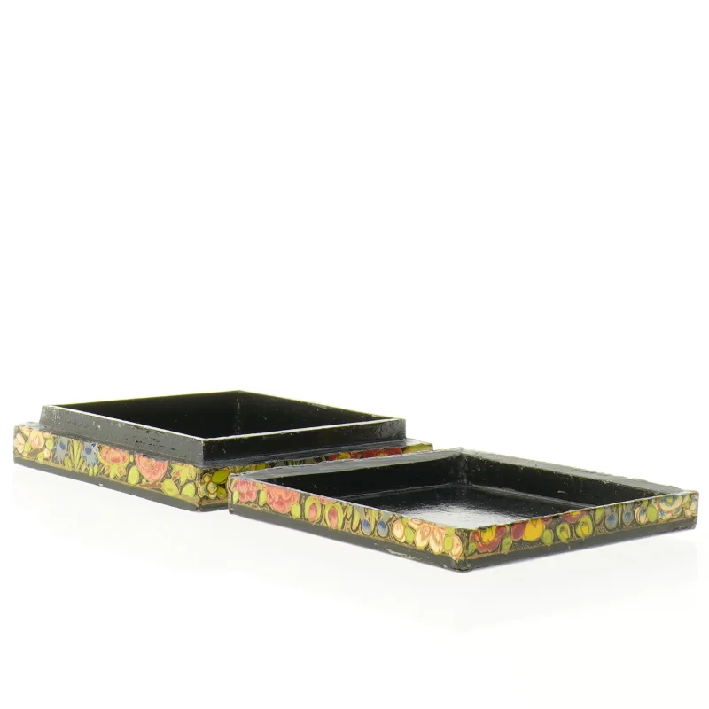 Dekorativ Ældre Æske med håndmalet blomstermotiv (str. 11,3 x 3 cm)