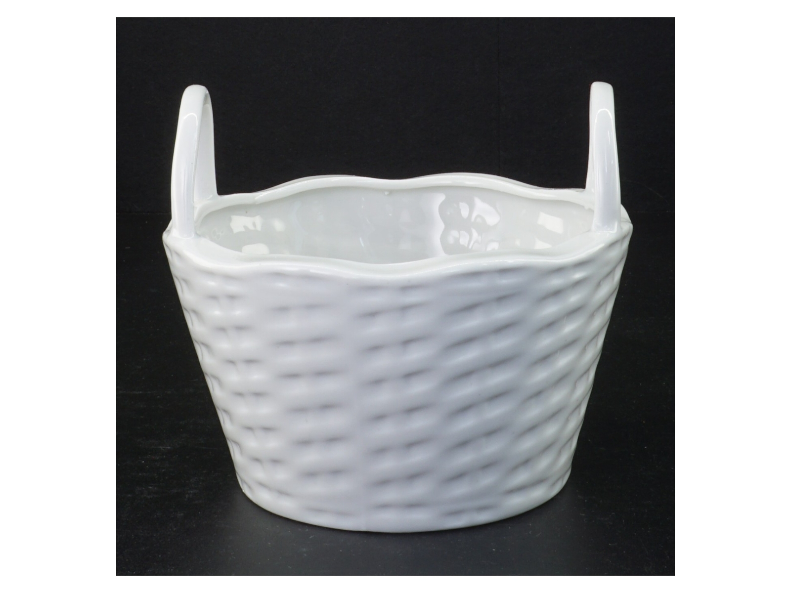 Porcelænsskål formet som kurv (str. 14 x 12 x 13 komma 25 cm)