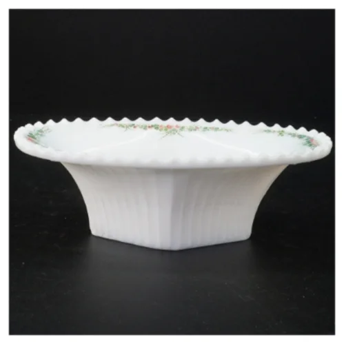 Hvid opaline presset glas skål med bølget kant (str. 22,5 x 12,5 x 7 cm)