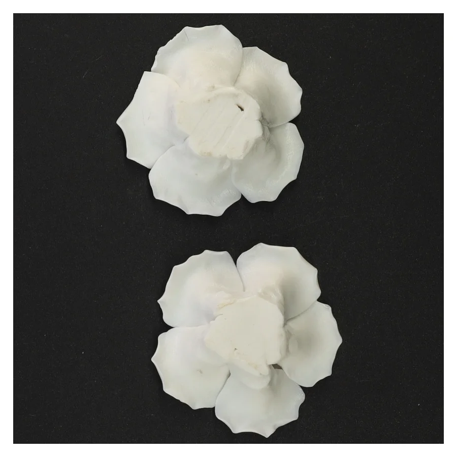 Porcelænsroser til dekoration (str. 7 x 3 cm og 8 x 3 cm)