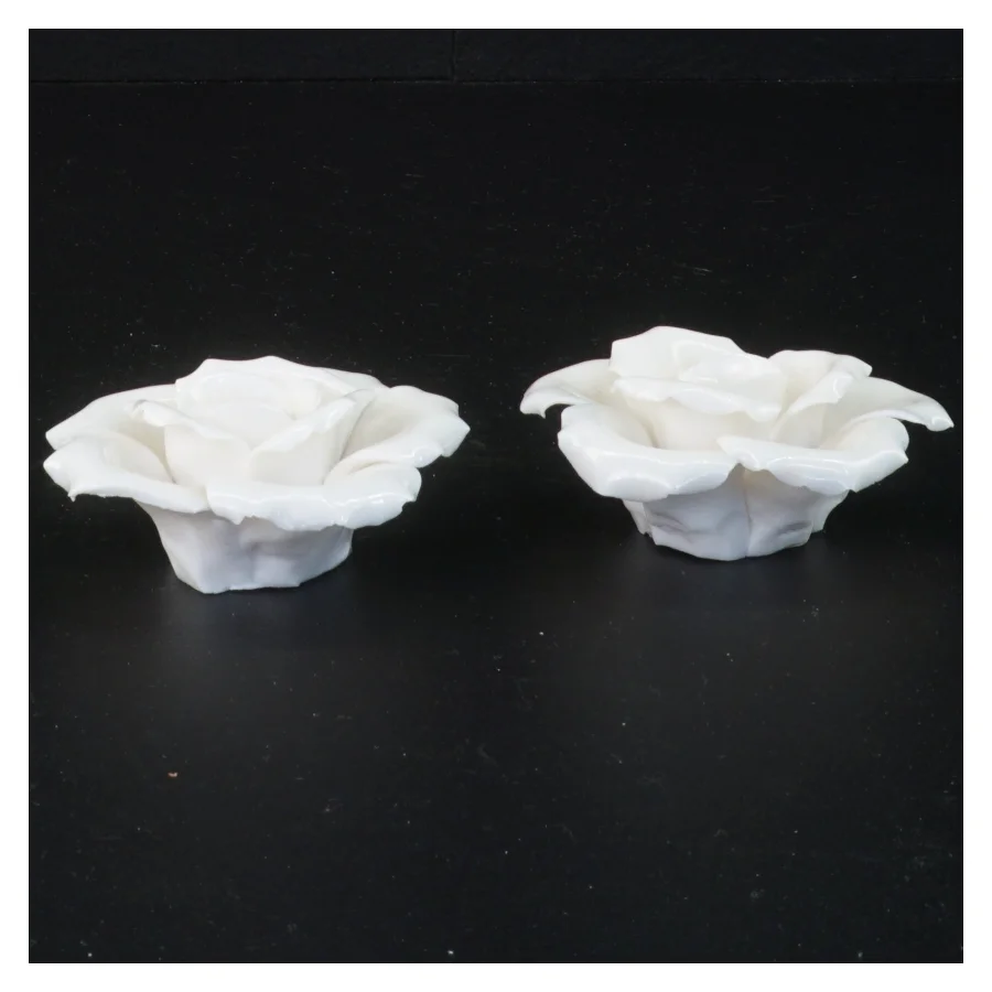 Porcelænsroser til dekoration (str. 7 x 3 cm og 8 x 3 cm)