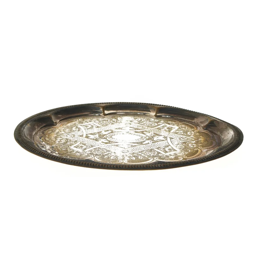 Antikt metalfade med indgraverede mønstre (str. 36x27 cm)